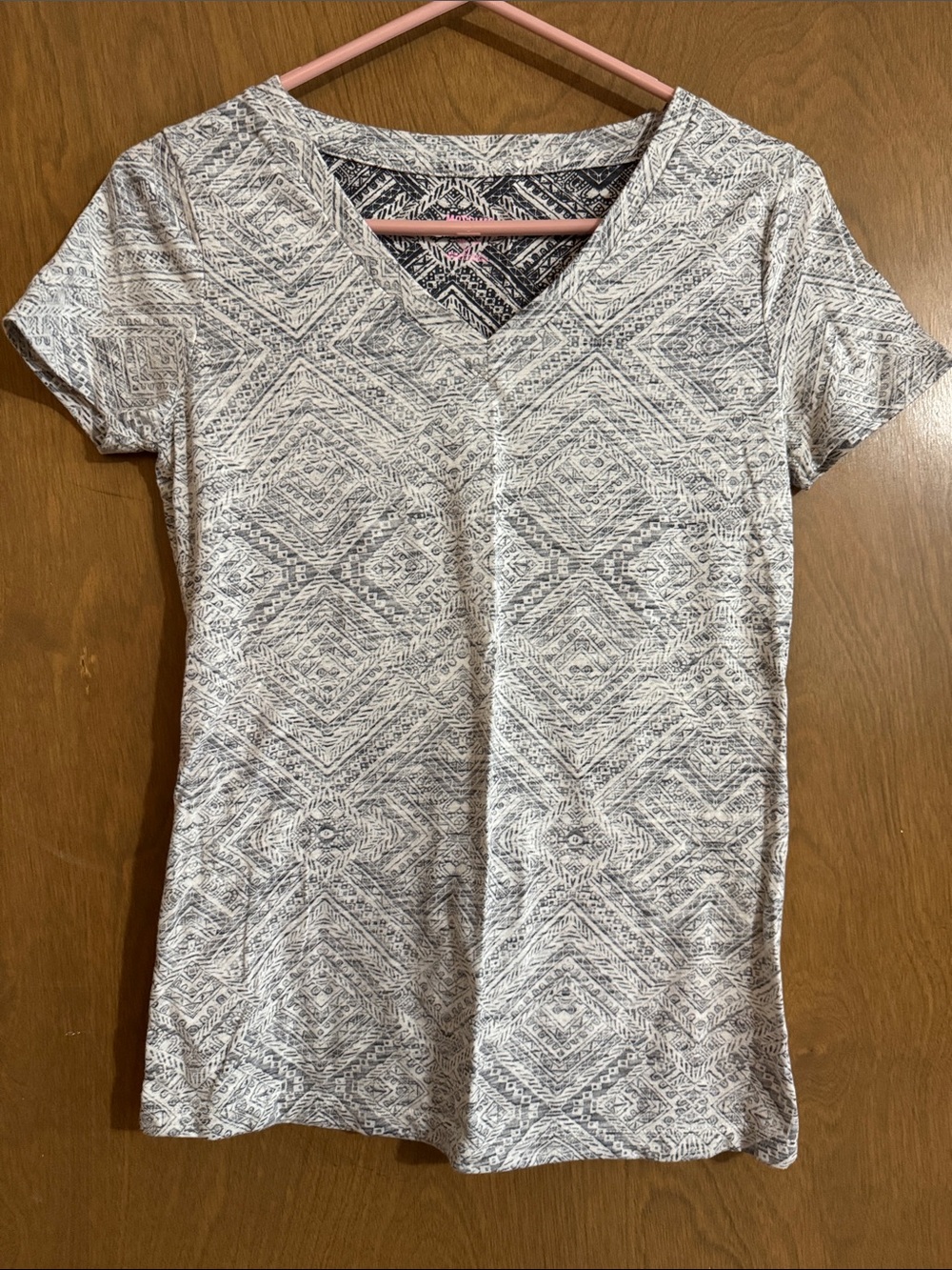 Mossimo Supply Co. Gray Patterned V-Neck Short Sleeve Tee